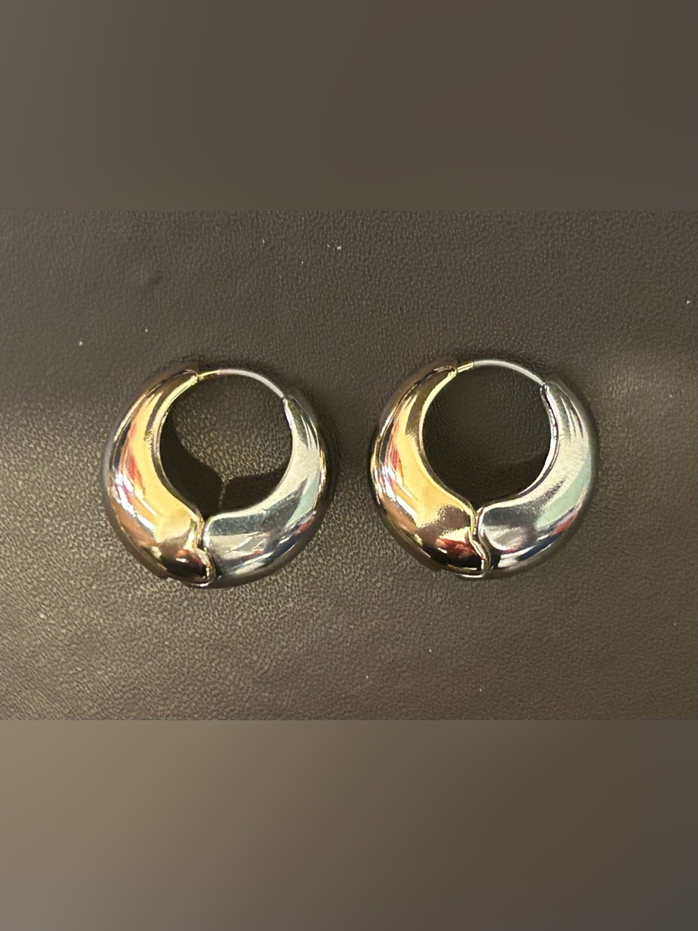 Mixed Metal Bold Huggie Earrings Two Tone Hoop Earrings - Picture 5 of 9